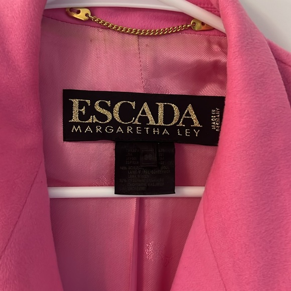 Pink Escada blazer with gold buttons double breasted - Picture 4 of 8